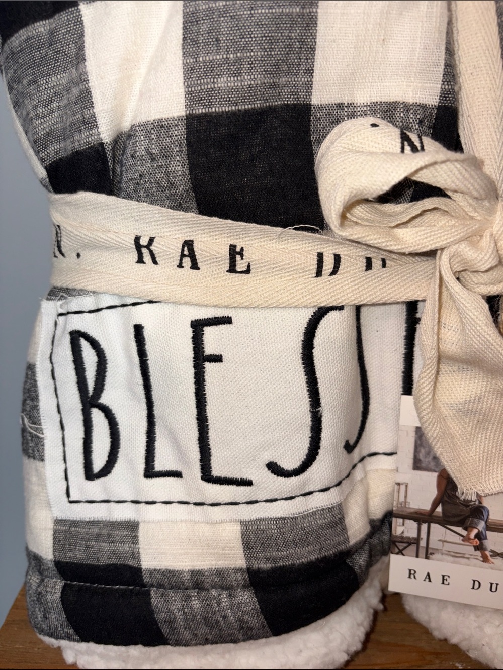 NEW Rae Dunn Black & White Buffalo Plaid Sherpa Throw - Picture 4 of 11
